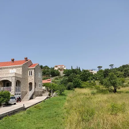 Franica & Pero Lobrovic 3*