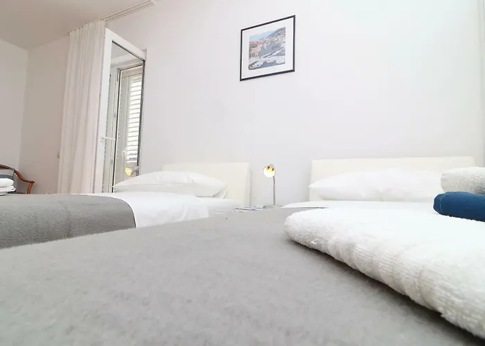 Franica & Pero Lobrovic 3*